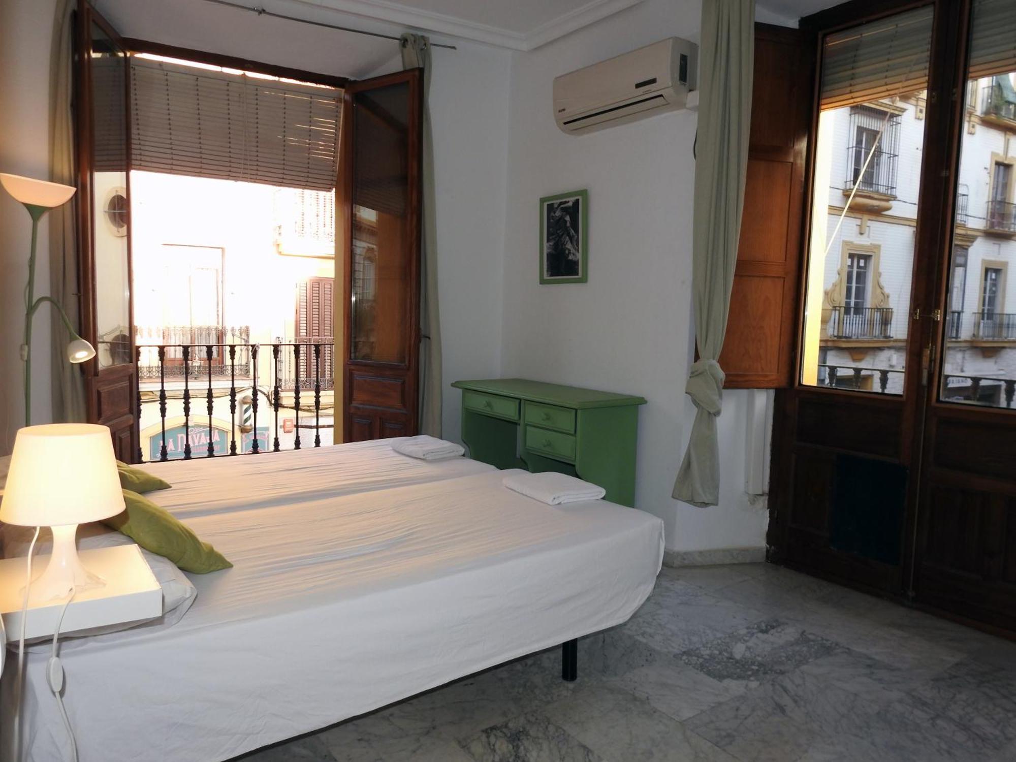 Apartamento En Sevilla Centro Con Vistas A La Plaza Alameda De Hercules - Hasta 7 Personas Luaran gambar